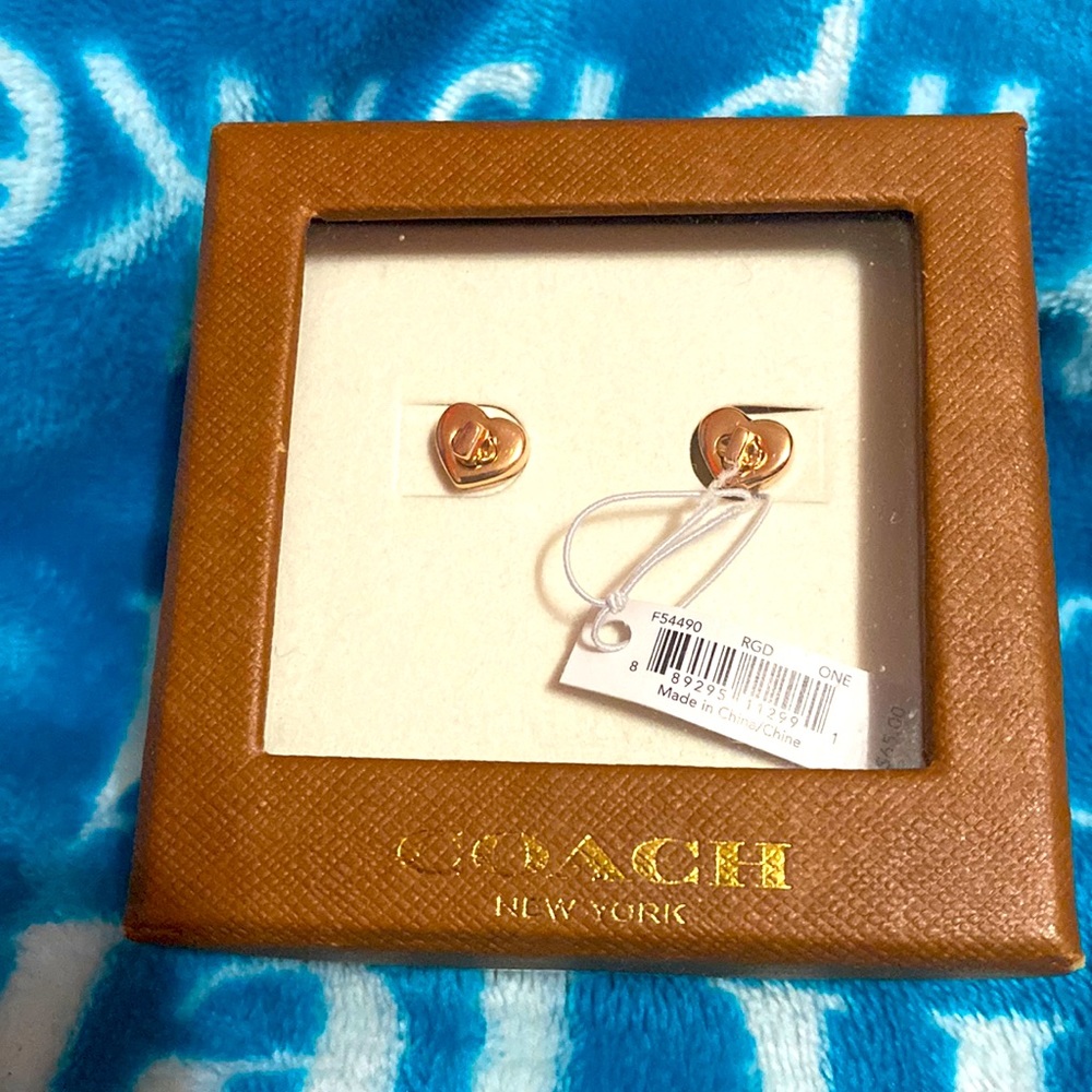 ❤️ COACH TURN LOCK HEART STUDS ❤️
